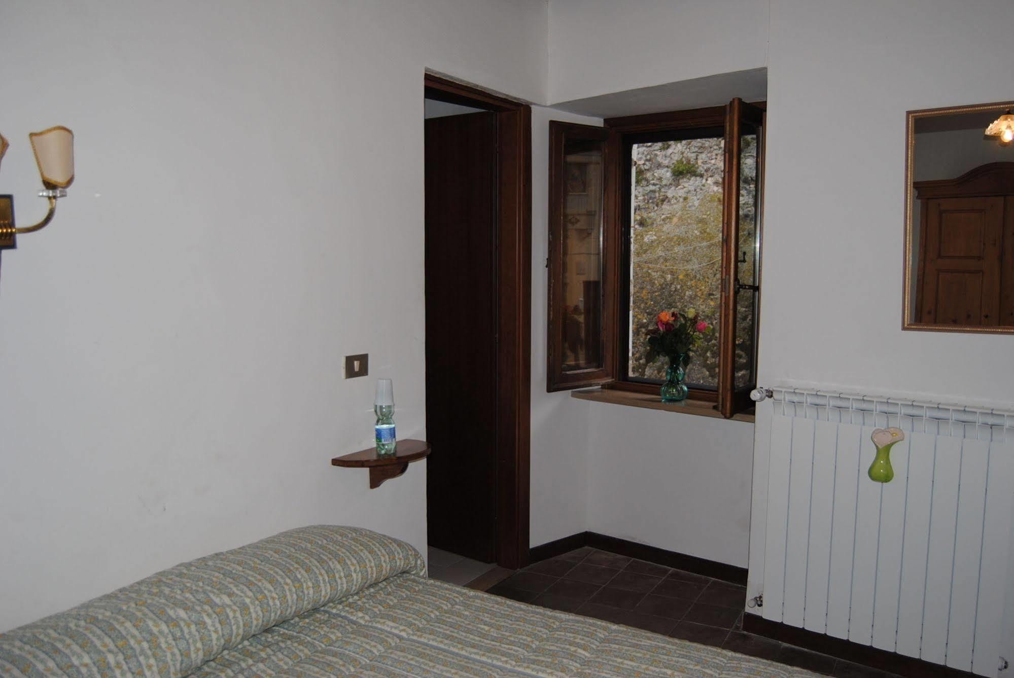 Locanda Il Falco Nero Fumone Ngoại thất bức ảnh